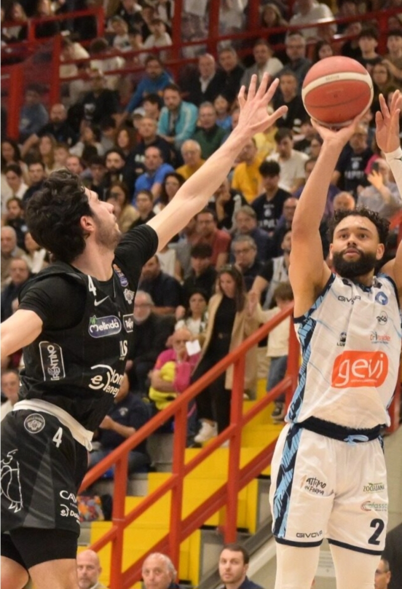 Sconfitta per la Generazione Vincente Napoli Basket alla Fruit Village Arena. Con un gran finale di gara Trento si impone sugli azzurri 93-103.